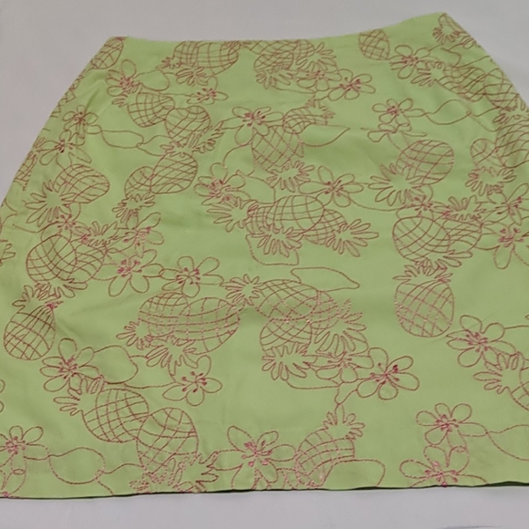 • Lilly Pulitzer Lime Green/ Pink 🌺🍍 • - Picture 2 of 5